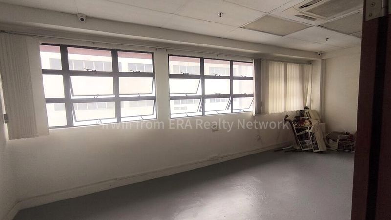 Light Industrial (B1) for Rent: Tong Lee Building - Image 6