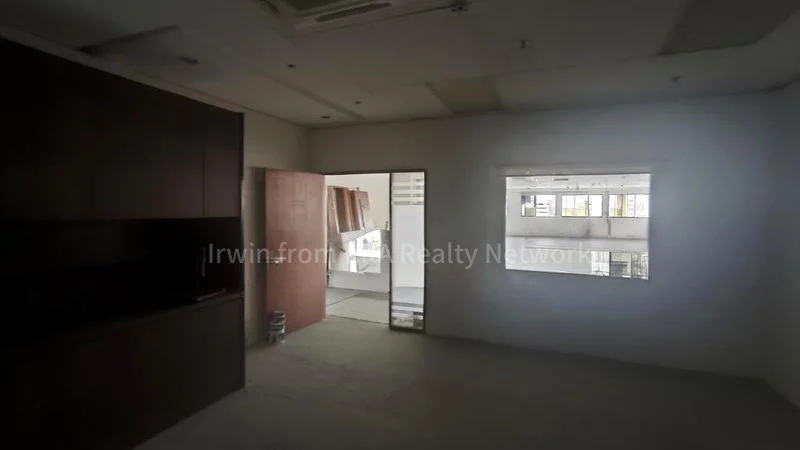 Light Industrial (B1) for Rent: Tong Lee Building - Image 1