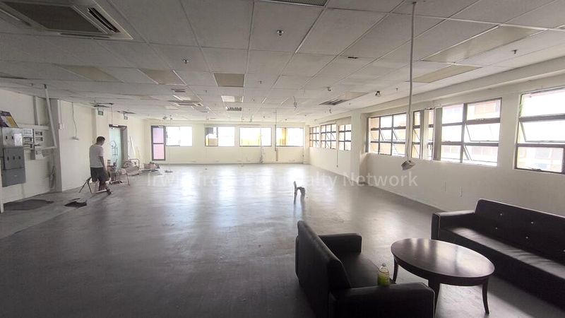Light Industrial (B1) for Rent: Tong Lee Building - Image 4