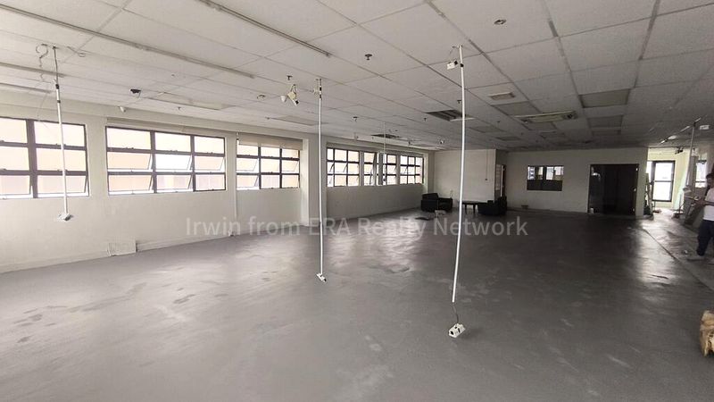 Light Industrial (B1) for Rent: Tong Lee Building - Image 2