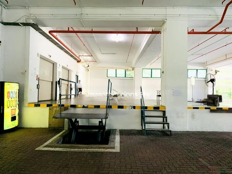 Light Industrial (B1) for Rent: ALEXANDRA BUSINESS Property for all Operations, Service, and Distribution Centre; 6 mins' Walk to MRT. - Image 5