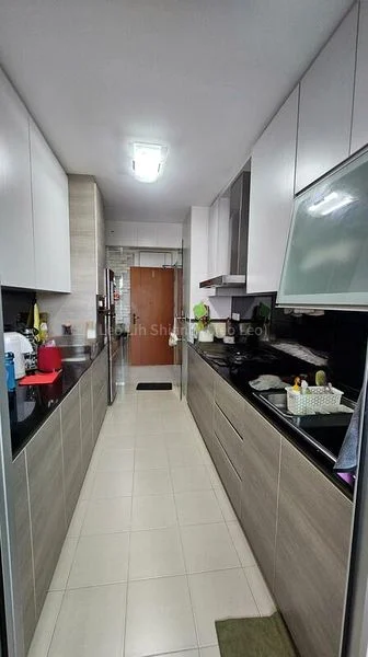 4 Room (4A) HDB for Sale in 673B Edgefield Plains - Image 2