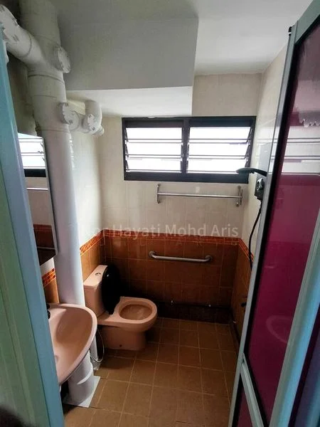 Common Room (HDB) for Rent in  570 Ang Mo Kio Avenue 3 - Image 2