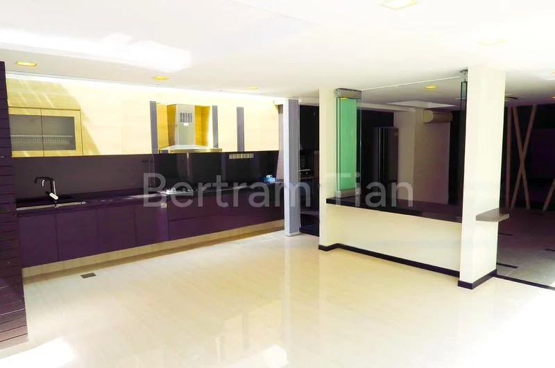 5 Bed Terraced House (Landed) for Sale in Jalan Elok - Image 1