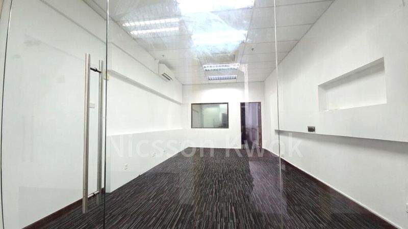 Office for Rent: Prestige Centre - Image 12