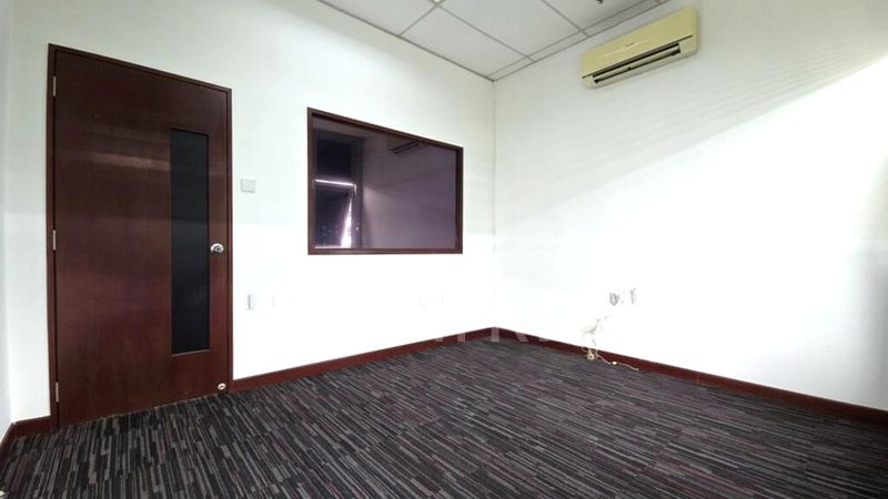 Office for Rent: Prestige Centre - Image 6