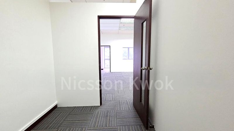 Office for Rent: Prestige Centre - Image 14
