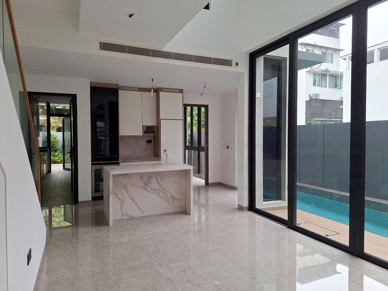 6 Bed Corner Terrace (Landed) for Sale around  Simon Place - Image 4