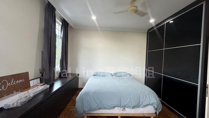 5 Bed Semi-Detached House (Landed) for Sale in  Kew Crescent - Image 1