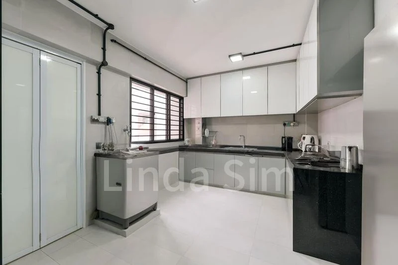 5 Room (5I) HDB for Sale in  385 Tampines Street 32 - Image 6