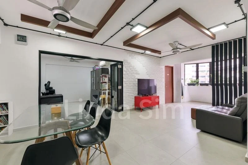 5 Room (5I) HDB for Sale in  385 Tampines Street 32 - Image 3