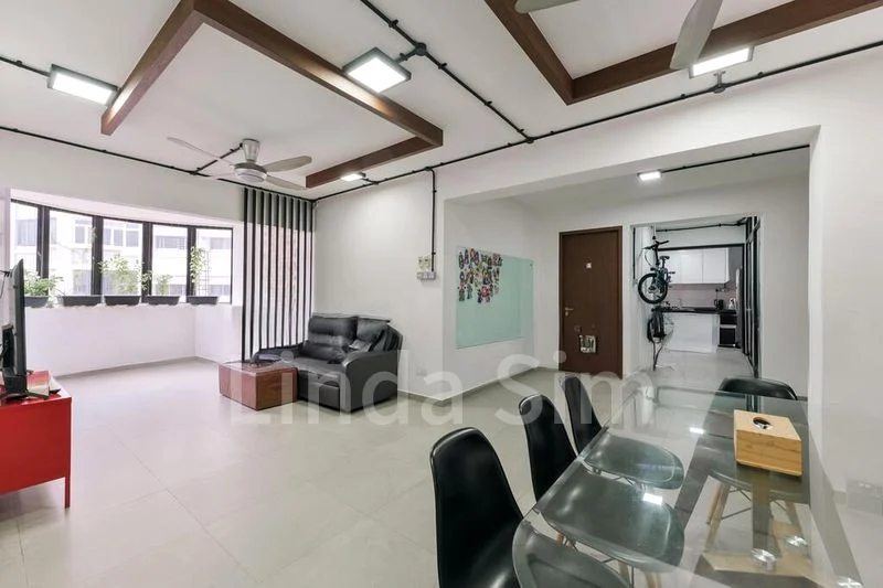 5 Room (5I) HDB for Sale in  385 Tampines Street 32 - Image 1