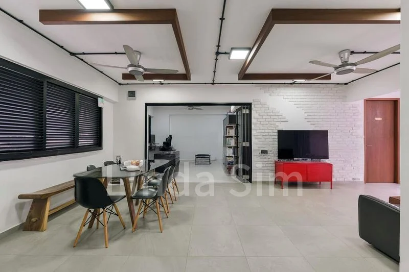 5 Room (5I) HDB for Sale in  385 Tampines Street 32 - Image 2