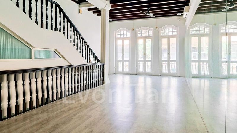 Shop / Shophouse for Rent:  Bright, High Ceiling | Ideal as a Studio or Office - Image 3