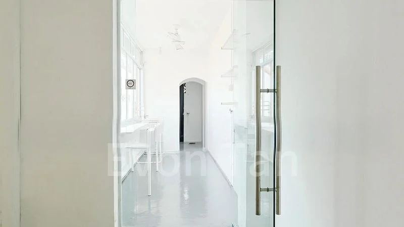 Shop / Shophouse for Rent:  Bright, High Ceiling | Ideal as a Studio or Office - Image 1