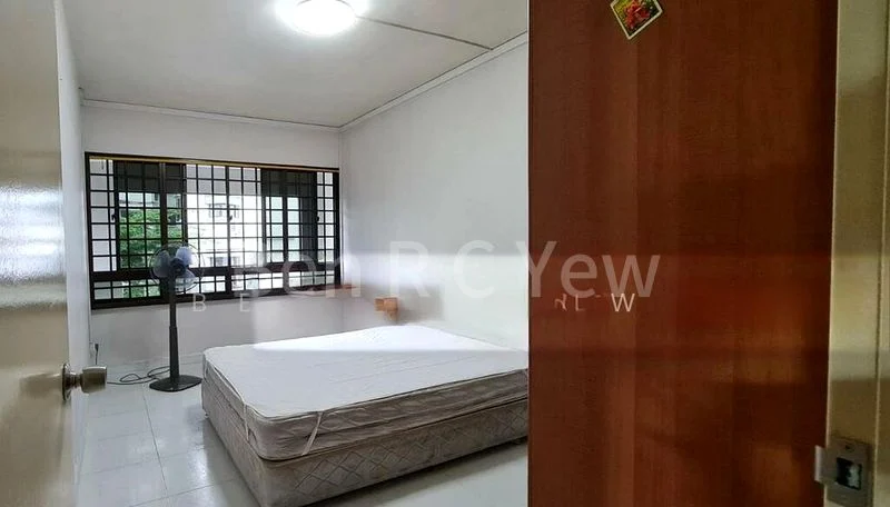 Common Room (HDB) for Rent in 288E Bukit Batok Street 25 - Image 3