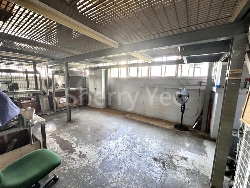 Light Industrial (B1) for Rent: Lip Hing Industrial Building - Image 7
