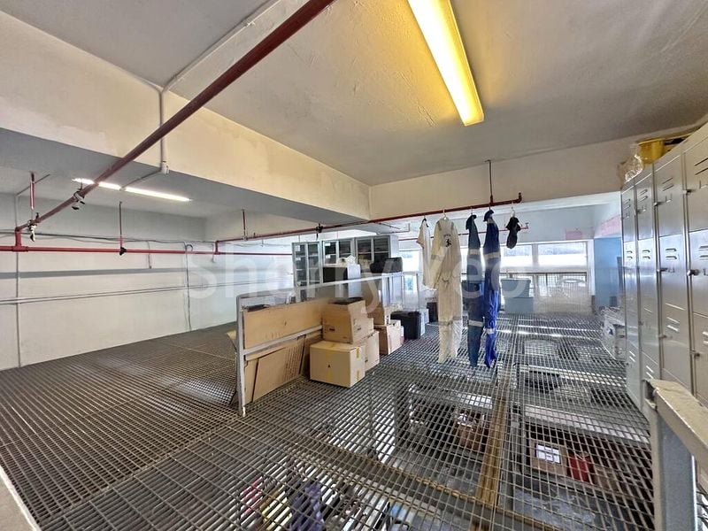 Light Industrial (B1) for Rent: Lip Hing Industrial Building - Image 3