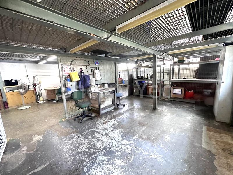 Light Industrial (B1) for Rent: Lip Hing Industrial Building - Image 8