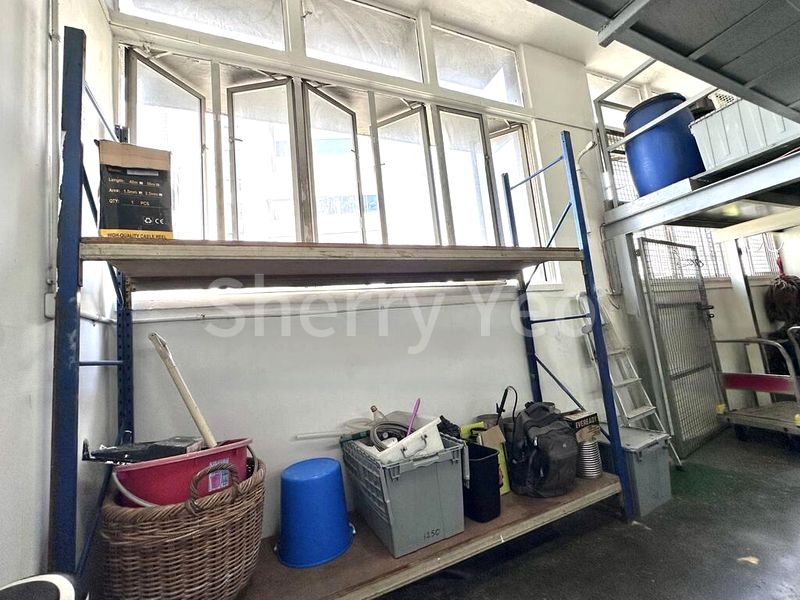 Light Industrial (B1) for Rent: Lip Hing Industrial Building - Image 9