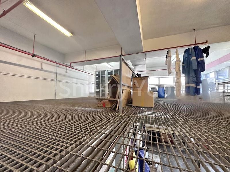 Light Industrial (B1) for Rent: Lip Hing Industrial Building - Image 4