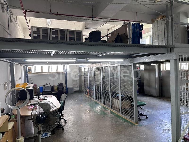 Light Industrial (B1) for Rent: Lip Hing Industrial Building - Image 2