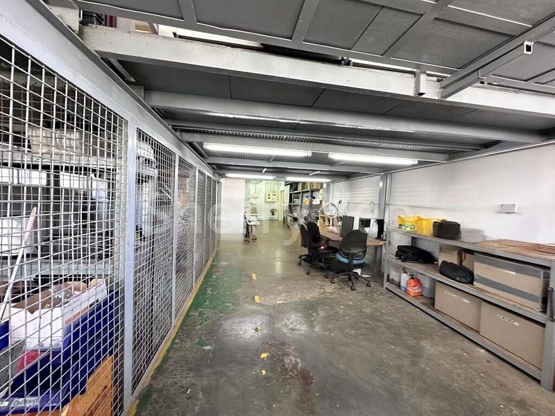 Light Industrial (B1) for Rent: Lip Hing Industrial Building - Image 10