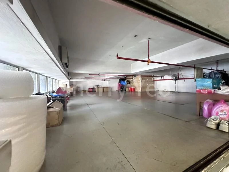 Light Industrial (B1) for Rent: Lip Hing Industrial Building - Image 5