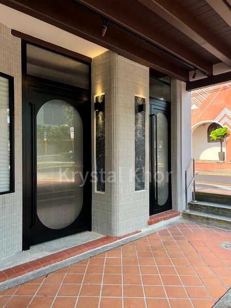 Shop / Shophouse for Rent: A Prime Ground-Floor Corner Unit Directly Opposite Maxwell MRT - Image 2
