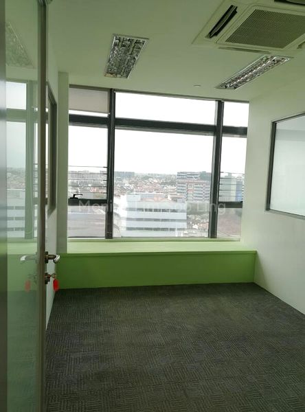 Light Industrial (B1) for Sale: D'lithium Shop, 1,200 Sq Ft, on Oldham Street - Image 4