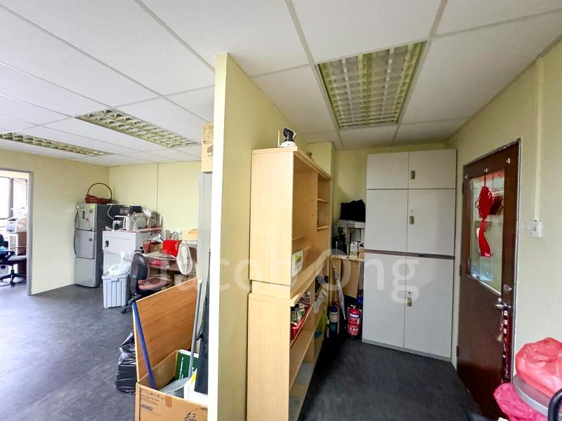 Light Industrial (B1) for Rent: Tong Lee Building - Image 2