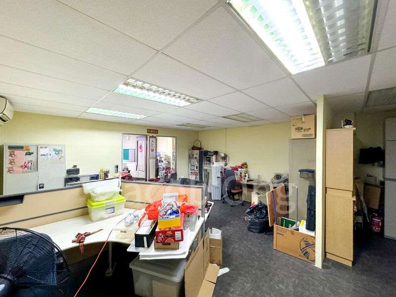 Light Industrial (B1) for Rent: Tong Lee Building - Image 11