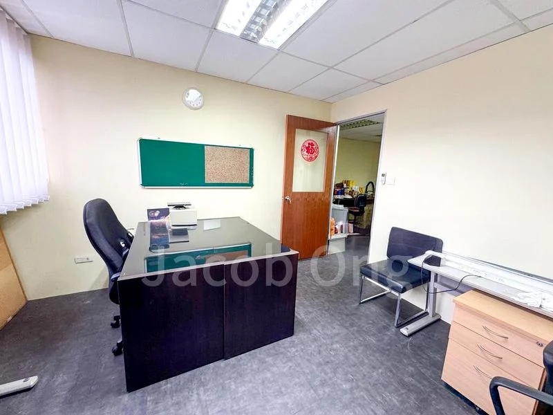 Light Industrial (B1) for Rent: Tong Lee Building - Image 7