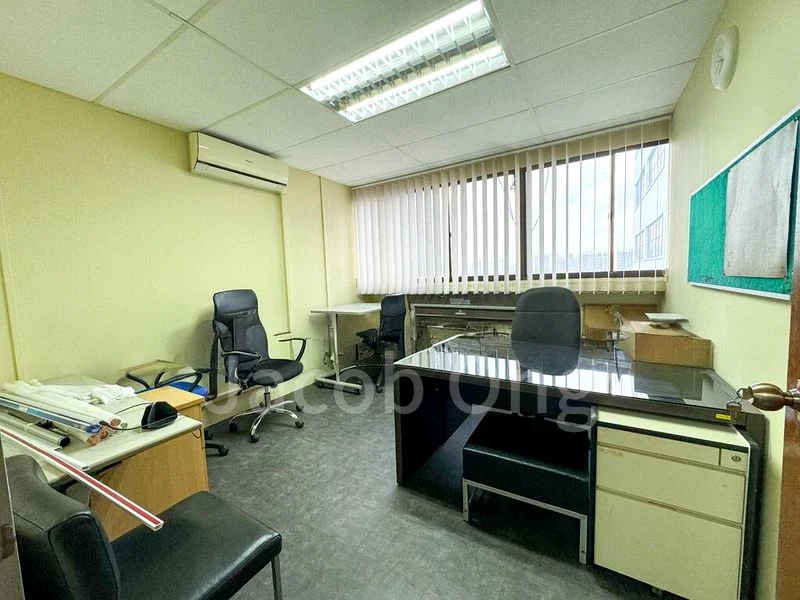Light Industrial (B1) for Rent: Tong Lee Building - Image 9