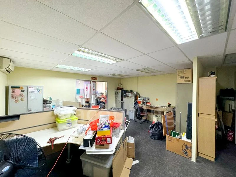 Light Industrial (B1) for Rent: Tong Lee Building - Image 3