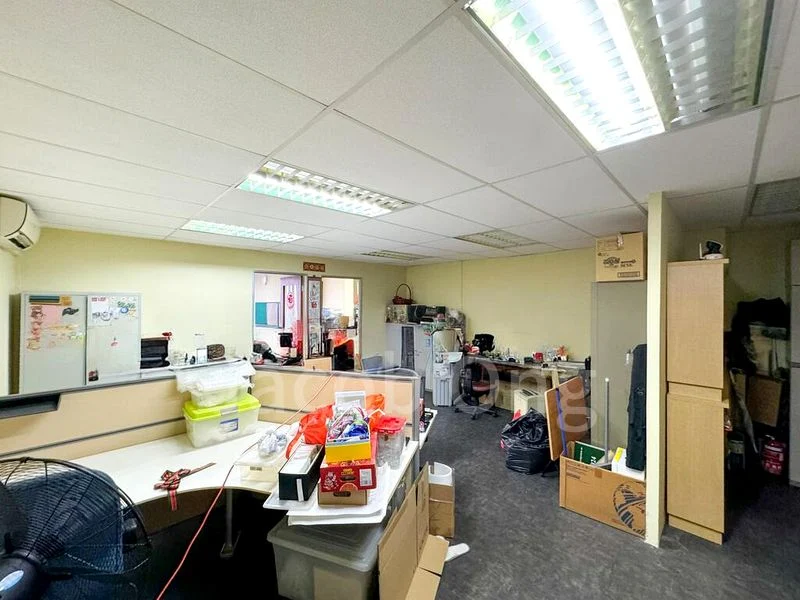 Light Industrial (B1) for Rent: Tong Lee Building - Image 4