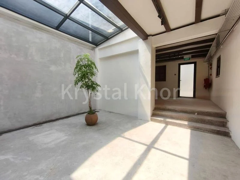 Food & Beverage for Rent: A Ground Floor Corner Shophouse Directly Opposite Maxwell - Image 9