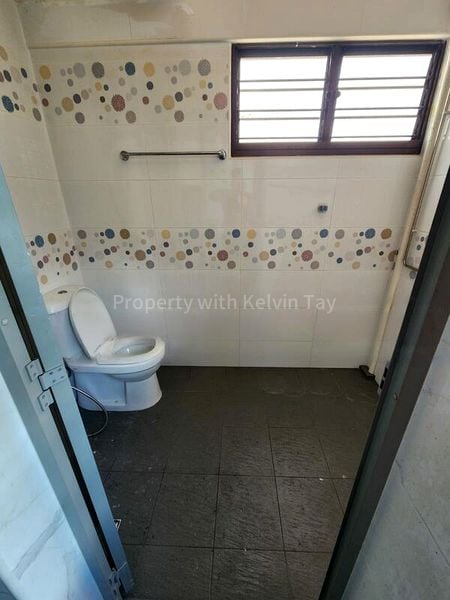 4 Room (4A) HDB for Sale in 546 Jurong West Street 42 - Image 5