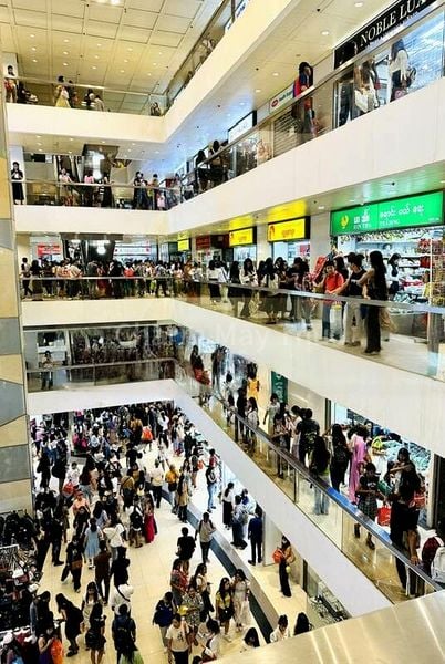 Other Retail for Sale in  Peninsula Plaza - Image 5