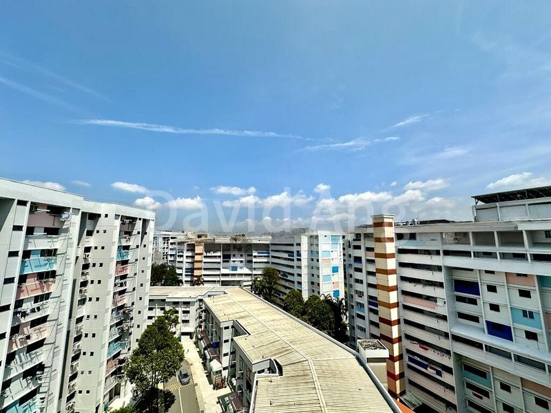 4 Room (4NG) HDB for Sale in  124 Yishun Street 11 - Image 1