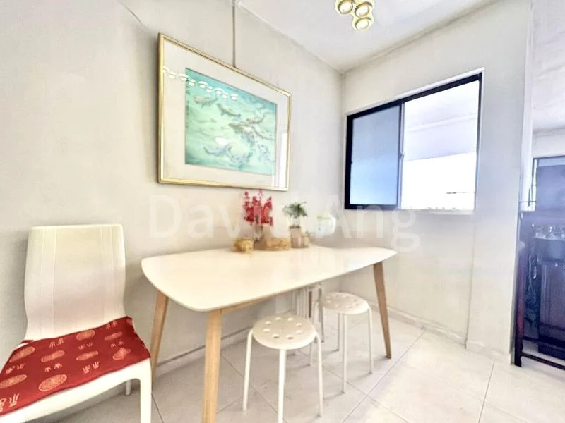 4 Room (4NG) HDB for Sale in  124 Yishun Street 11 - Image 2