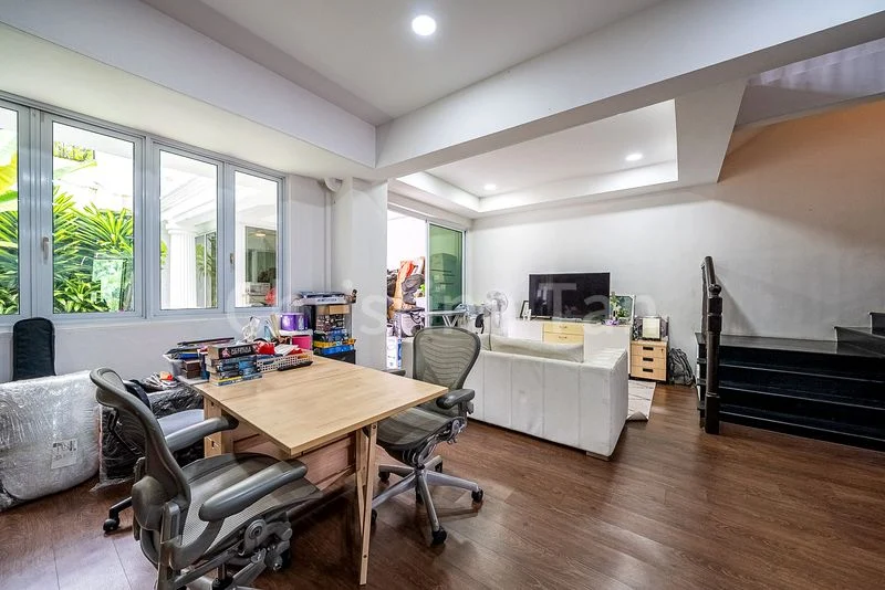 4 Bed Terraced House (Landed) for Sale in  La Suisse - Image 8