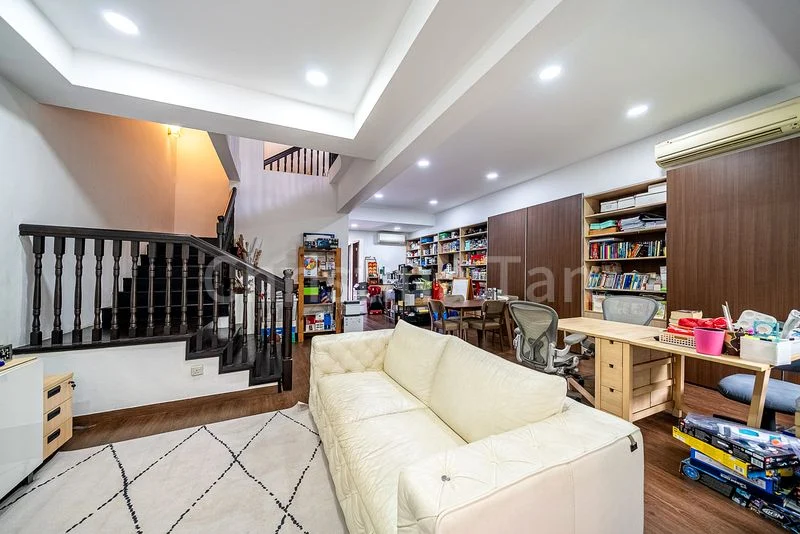 4 Bed Terraced House (Landed) for Sale in  La Suisse - Image 9