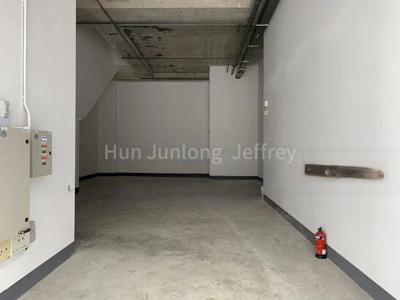 Light Industrial (B1) for Rent: Nordcom II - Image 4