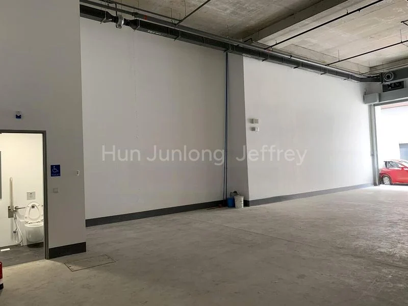 Light Industrial (B1) for Rent: Nordcom II - Image 2