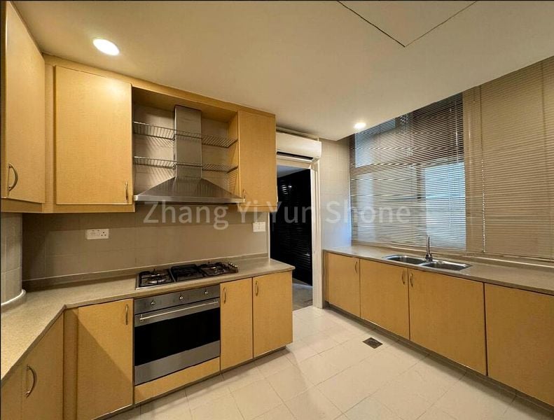3 Bed Condo for Rent in  The Colonnade - Image 7