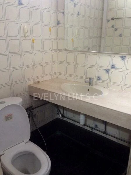 2 Bed Apartment (Condo) for Rent in Peng's Court - Image 2