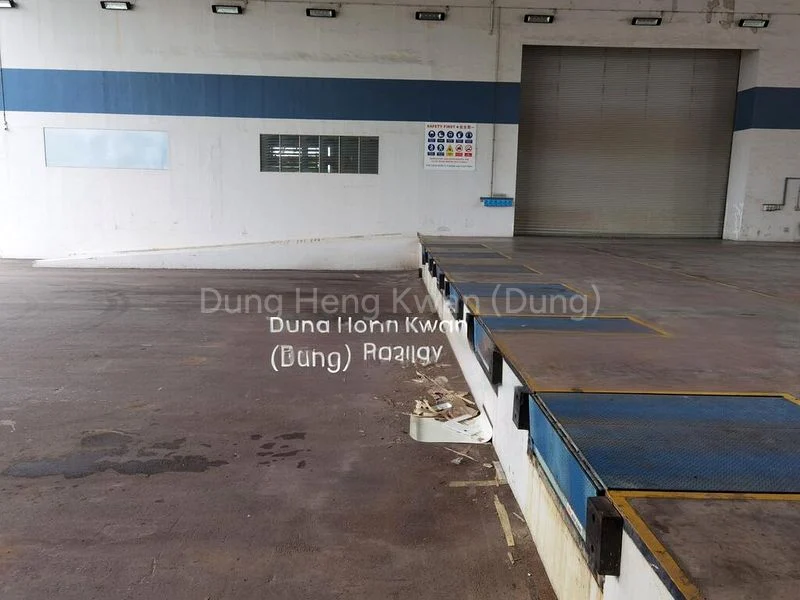 Low Rent | 40ft Loading Bays | Cargo Lifts - Image 7
