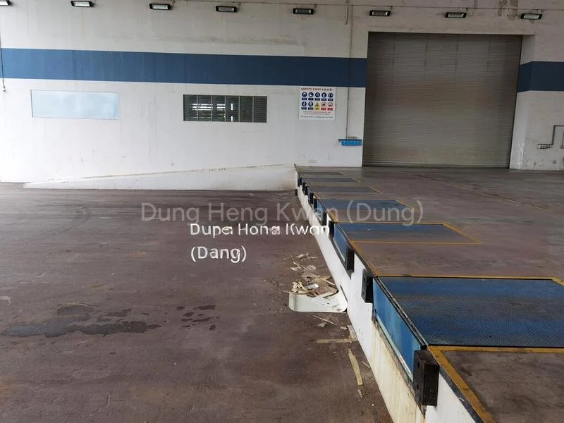 Low Rent | 40ft Loading Bays | Cargo Lifts - Image 4