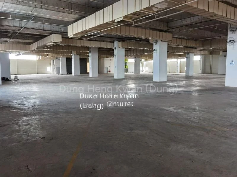 Low Rent | 40ft Loading Bays | Cargo Lifts - Image 9